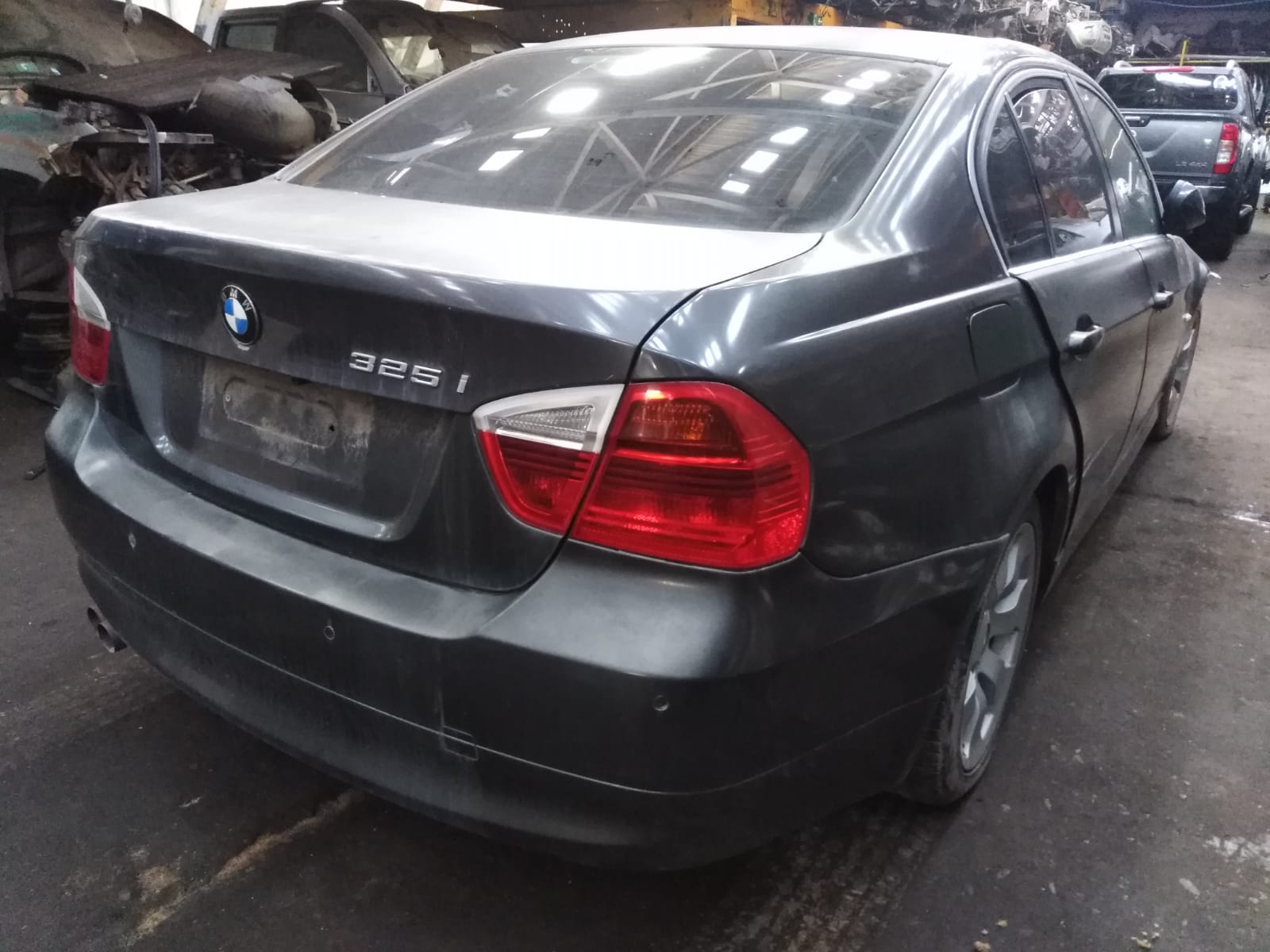 MUñON BMW 325 2006  USADO  EN DESARME